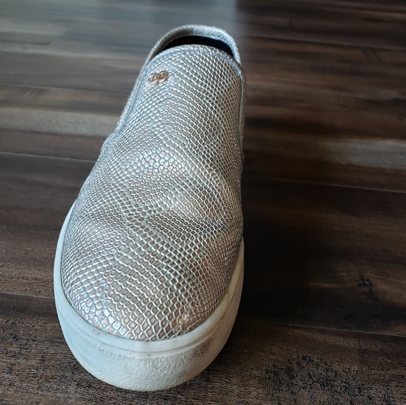 Authentic Gillio shoes size 8-8.5 silver loafers - Picture 3 of 5